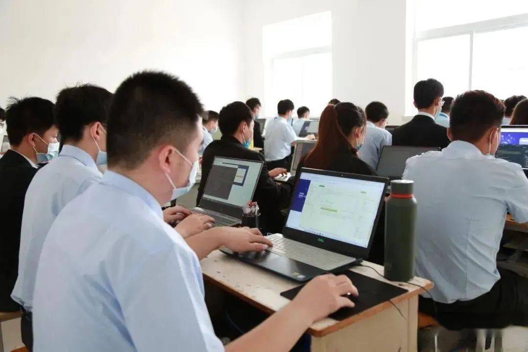 八维教育高技能IT编程技术培训助力学子高质量就业