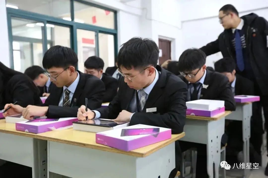 八维教育高质量教学为学子搭建IT高新技术学习平台