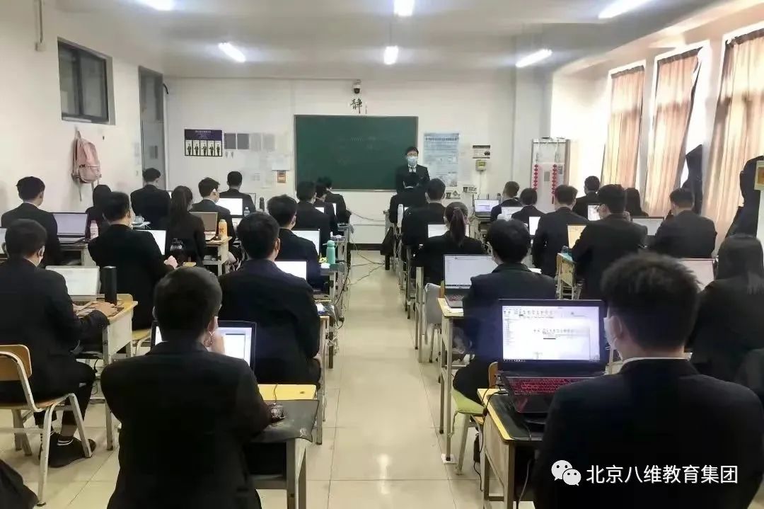 八维教育以市场需求为导向助力大学生解决就业问题