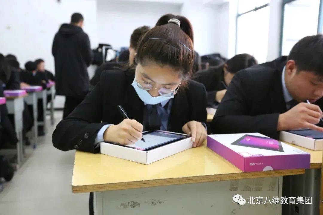 八维教育网络营销培训助力学子高质量就业