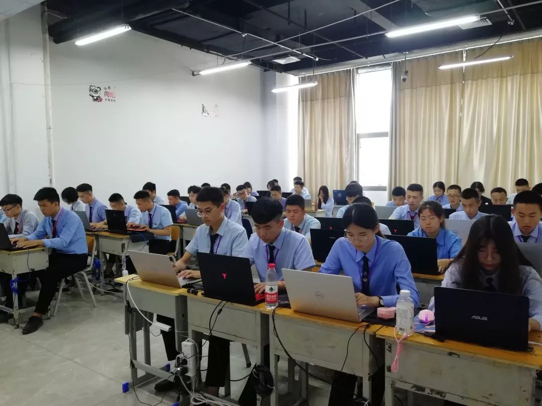 北京八维学校人工智能专业