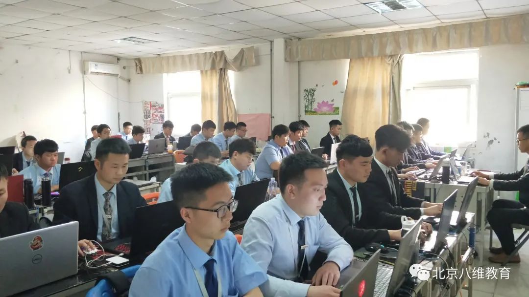 北京八维集团助力学生实现优质就业