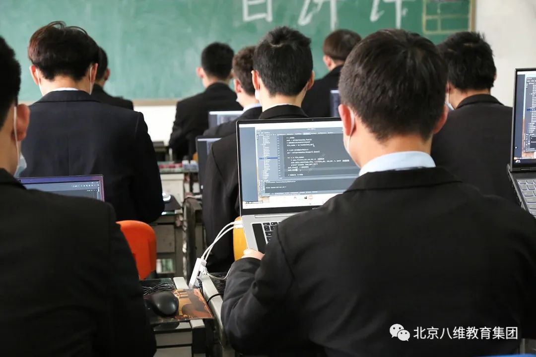 北京八维集团学子就业的核心保障实训项目库助力学子优质就业