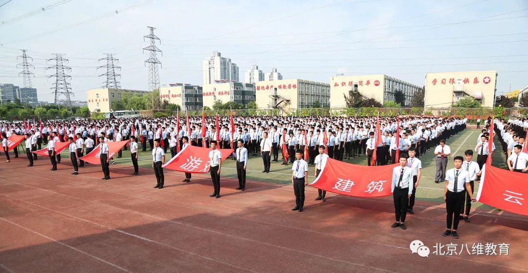 八维学院解锁女生职业新频道优势助其畅通职场道路