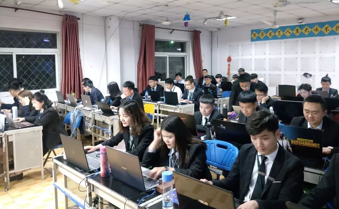 人工智能时代入北京八维学校学高端IT技术畅通互联网职场