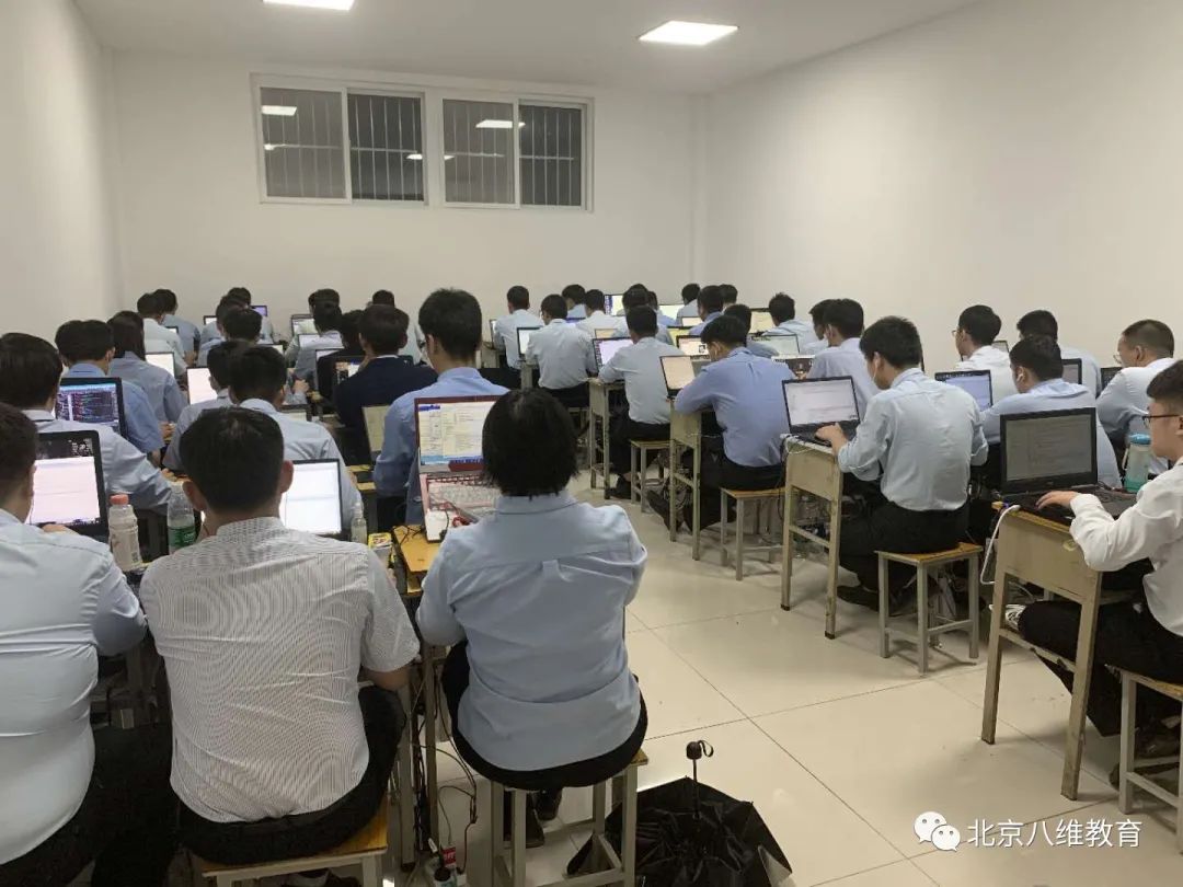 北京八维集团把握数字化就业风口精进互联网IT技术助力学子职场畅通