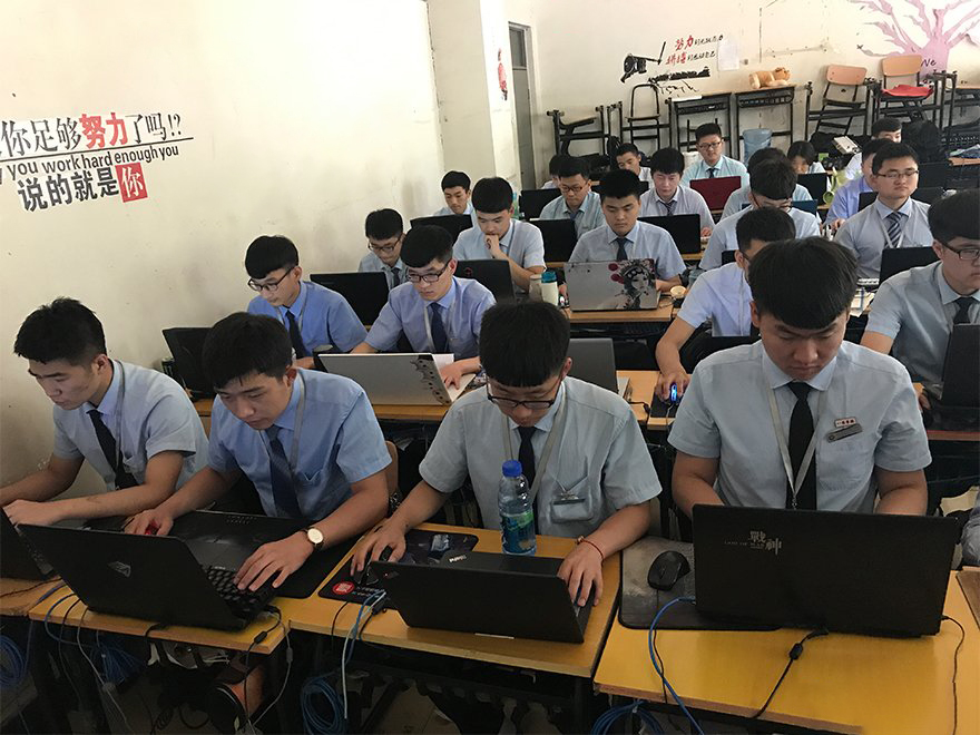 八维学校IT高端技术培训带领孩子们做IT领袖型人才
