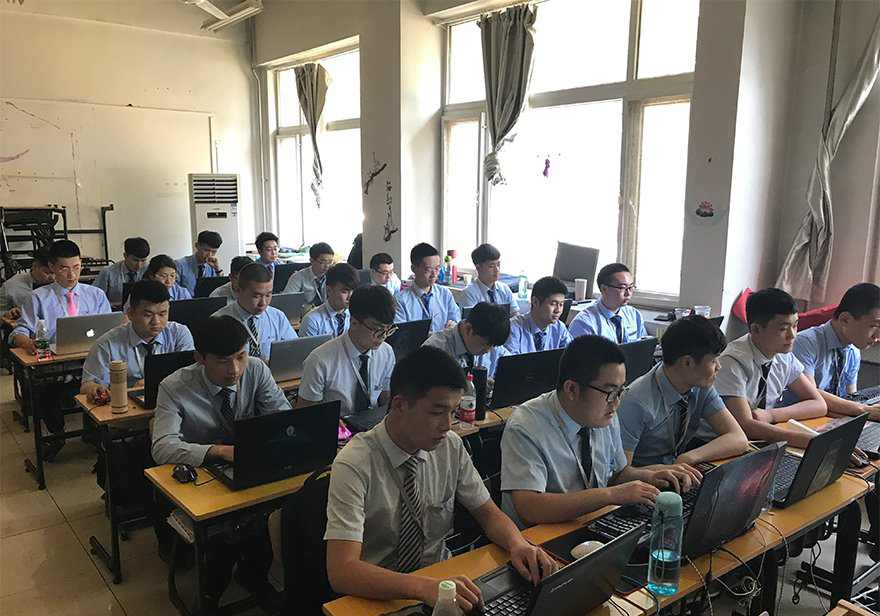 云计算行业人才紧缺北京八维学校开启学子职场新篇章
