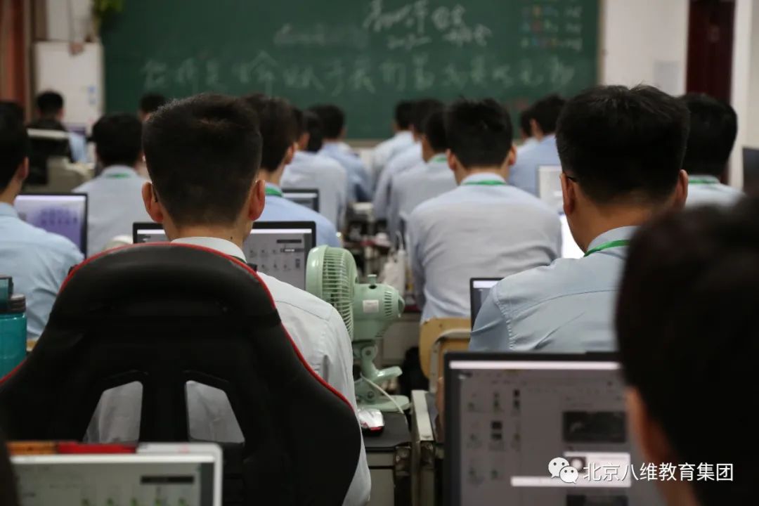 北京八维学校人工智能编程培训基地开启未来编程时代