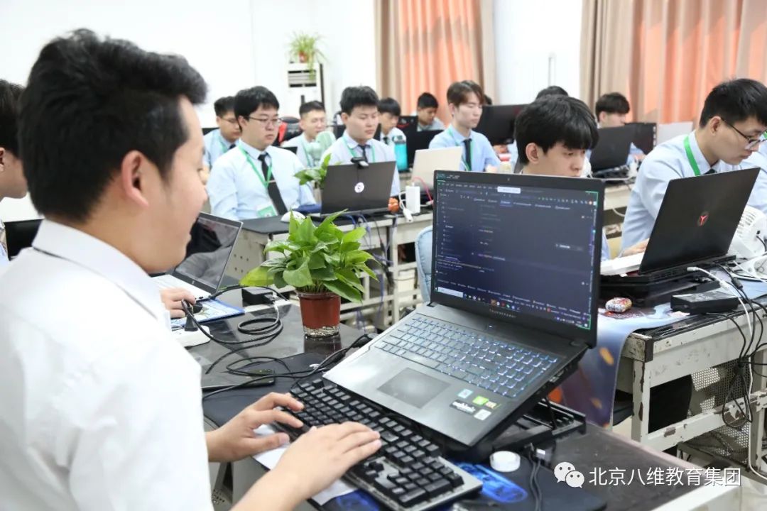 北京八维集团直击互联网IT行业热点助你快速掌握IT技能