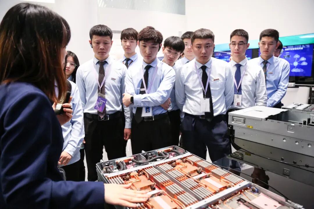 八维教育学校测试开发专业21.0重磅升级:以“车-云-端”智能闭环重塑测试工程师未来竞争力