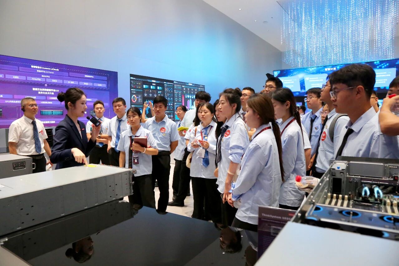 云计算+Java后端双引擎驱动就业：八维教育打造AI时代高薪开发者成长加速器