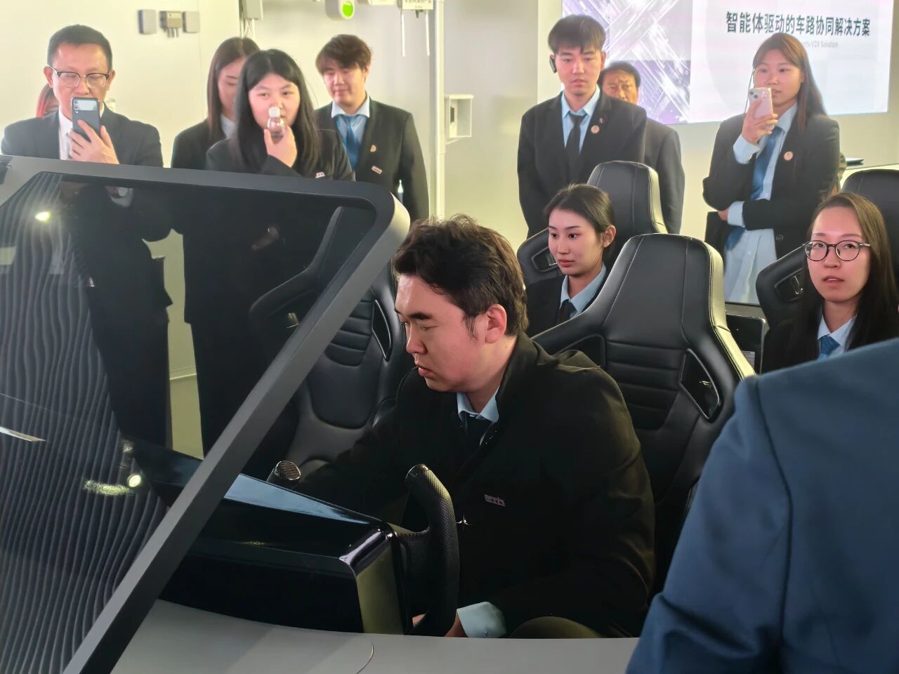 2026稀缺高薪专业：八维移动测试开发，AI+车载时代的“质量守护神”