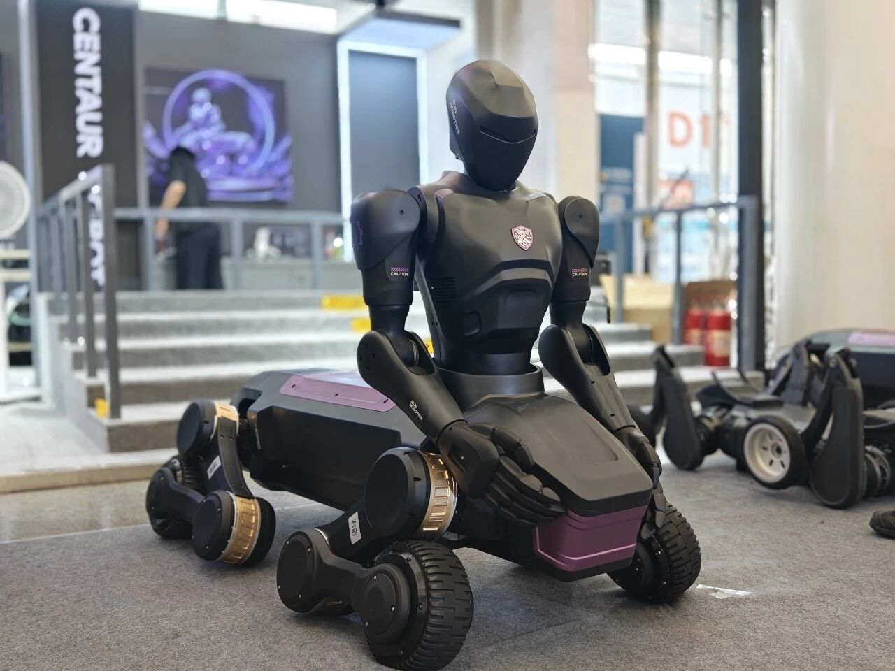2026世界机器人大会-适用特种场景的半人马形态机器人