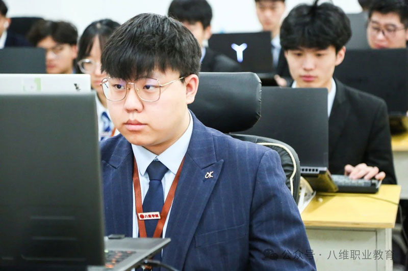 2026年就业新趋势:为什么越来越多大学生选择职业教育,八维教育成热门跳板?