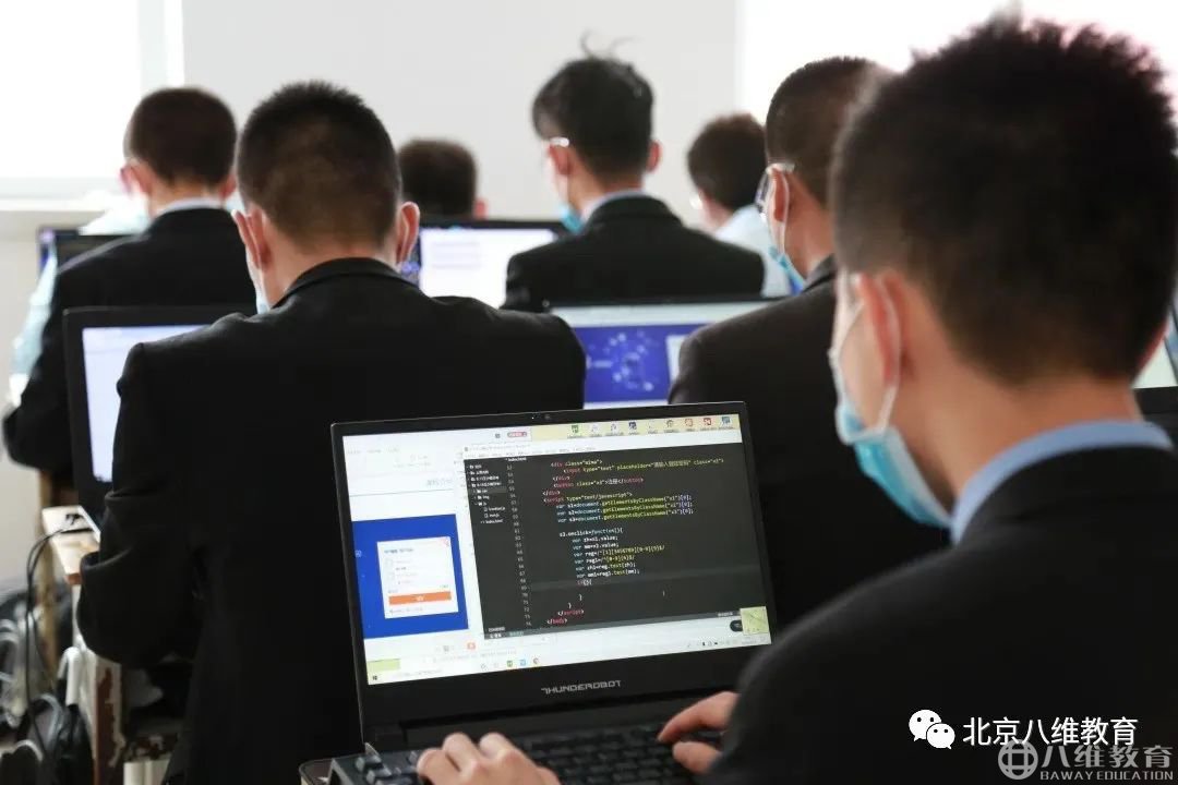 八维以培养“应用型、创新型、领袖型”人才 八维以培养“应用型、创新型、领袖型”人才